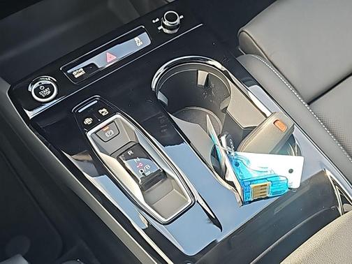 2025 Audi Q6 e-tron Prestige