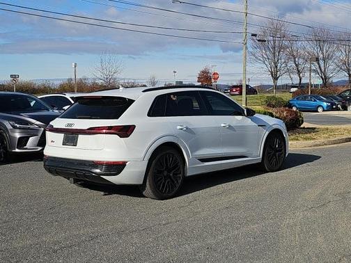 2024 Audi Q8 e-tron Prestige
