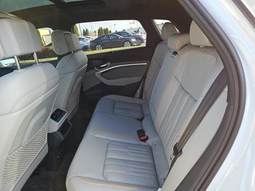 2024 Audi Q8 e-tron Prestige