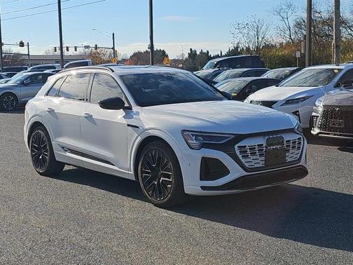 2024 Audi Q8 e-tron Prestige