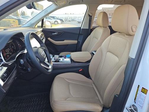 2025 Audi Q7 55 Premium Plus