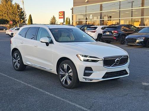 2023 Volvo XC60 B5 Ultimate Bright Theme