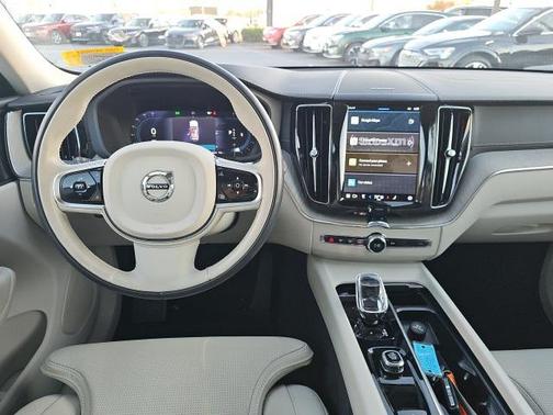 2023 Volvo XC60 B5 Ultimate Bright Theme