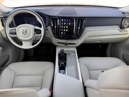 2023 Volvo XC60 B5 Plus Dark Theme