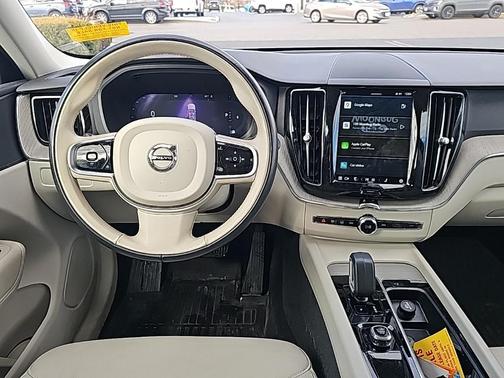 2023 Volvo XC60 B5 Plus Dark Theme
