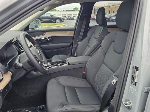 Vapour Grey Metallic 2025 Volvo XC90 B6 Plus 7-Seater