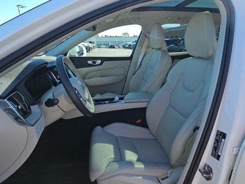 2022 Volvo XC60 B5 Inscription