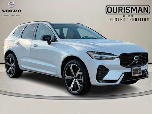 2024 Volvo XC60 B5 Ultimate Dark Theme