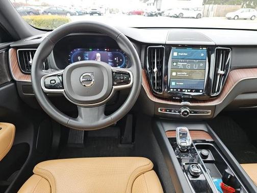 2024 Volvo XC60 B5 Ultimate Dark Theme