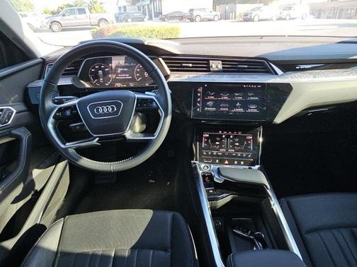 2021 Audi e-tron Premium Plus