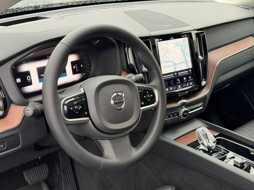 Onyx Black Metallic 2023 Volvo XC60 B5 Ultimate Bright Theme