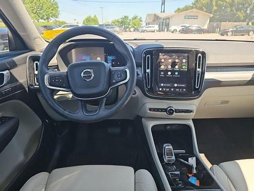 Onyx Black Metallic 2023 Volvo XC40 B5 Plus Dark Theme