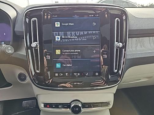 2023 Volvo XC40 B5 Plus Bright Theme