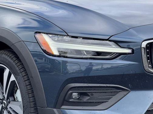 2026 Volvo V60 Cross Country B5 Plus