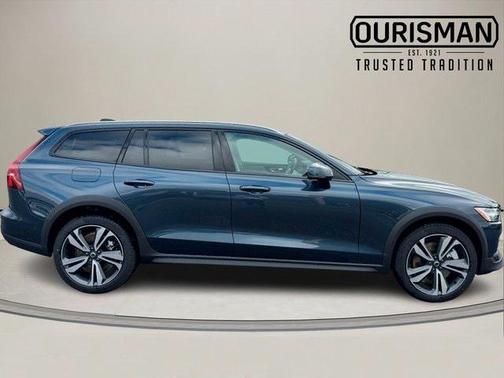 2026 Volvo V60 Cross Country B5 Plus