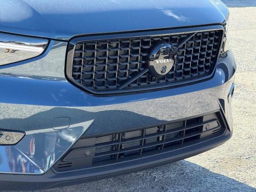 2026 Volvo XC40 B5 Ultra Black Edition