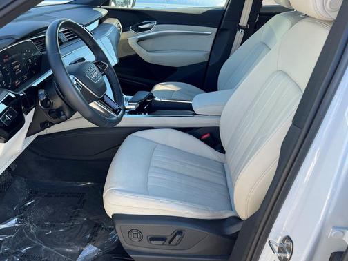 2024 Audi Q8 e-tron Premium Plus