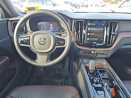 2023 Volvo XC60 B5 Plus Dark Theme
