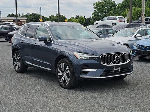 Denim Blue Metallic 2022 Volvo XC60 Recharge Plug-In Hybrid T8 Inscription