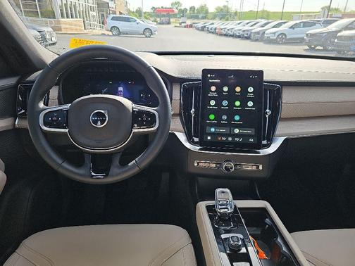 Crystal White Pearl 2026 Volvo XC90 B6 Plus 6-Seater
