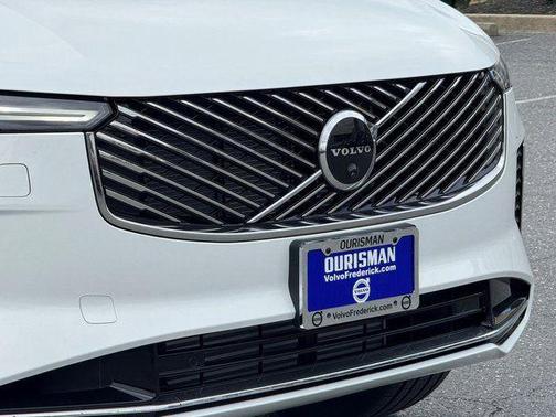 Crystal White Pearl 2026 Volvo XC90 Plug-In Hybrid T8 Ultra