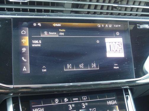 Glacier White 2025 Audi Q7 55 Premium Plus