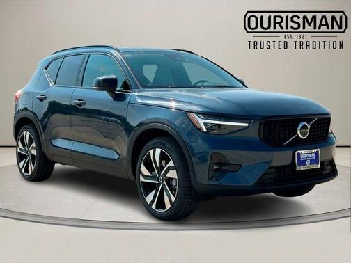 2026 Volvo XC40 B5 Core