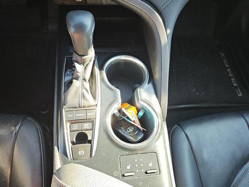 2019 Toyota Camry Hybrid XLE