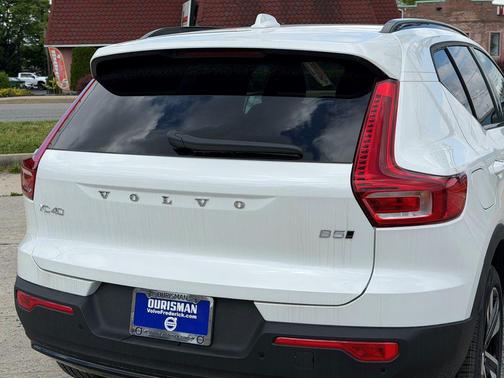 Crystal White 2026 Volvo XC40 B5 Ultra
