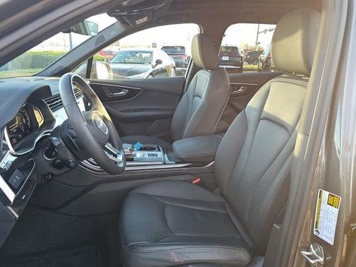 2025 Audi Q7 45 Premium Plus