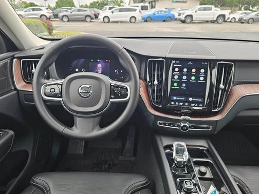 Onyx Black Metallic 2023 Volvo XC60 B5 Ultimate Bright Theme