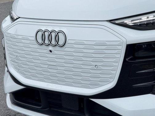 2025 Audi Q6 e-tron Prestige