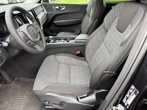2023 Volvo XC60 B5 Core