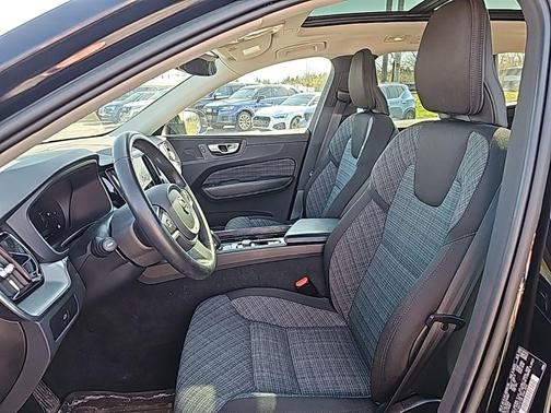 Onyx Black Metallic 2023 Volvo XC60 B5 Core