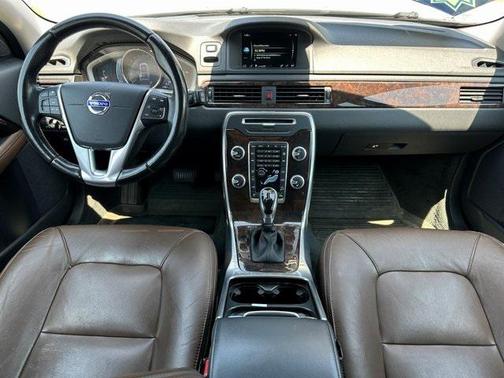 2016 Volvo XC70 T5 Platinum