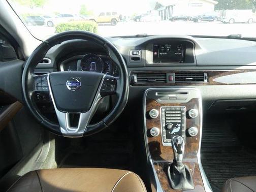 2016 Volvo XC70 T5 Platinum