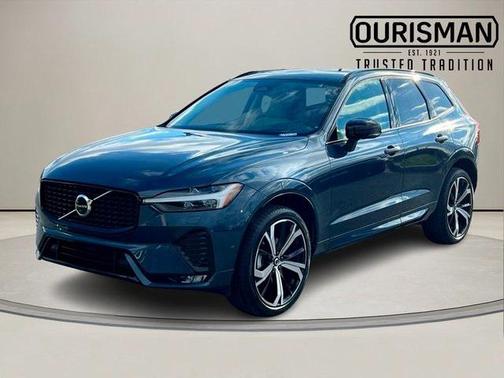 2023 Volvo XC60 B5 Ultimate Dark Theme