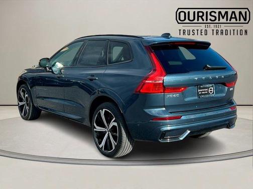 2023 Volvo XC60 B5 Ultimate Dark Theme