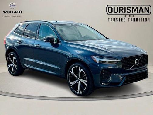 2023 Volvo XC60 B5 Ultimate Dark Theme