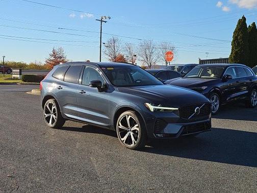 2023 Volvo XC60 B5 Ultimate Dark Theme