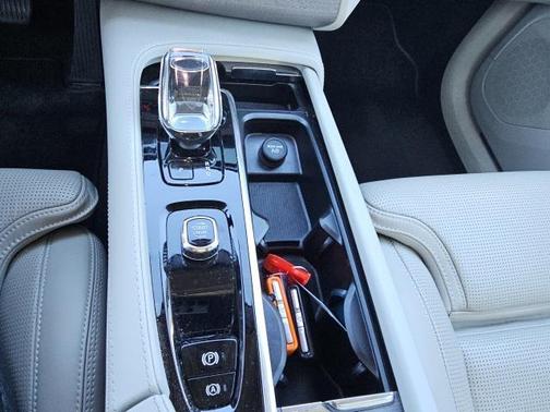 2023 Volvo XC90 Recharge Plug-In Hybrid Ultimate