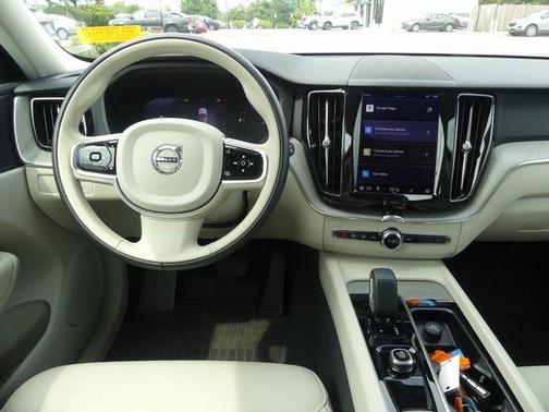 2023 Volvo XC60 Recharge Plug-In Hybrid T8 Plus Dark Theme