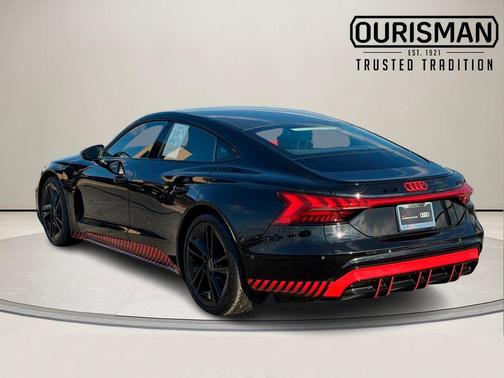 2023 Audi RS e-tron GT Base