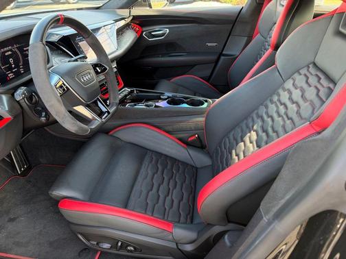 2023 Audi RS e-tron GT Base