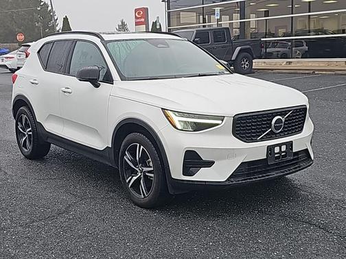 2024 Volvo XC40 B5 Core