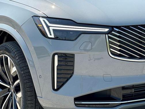 2026 Volvo XC90 B5 Core