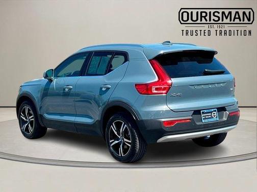2023 Volvo XC40 B5 Plus Bright Theme