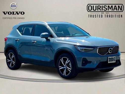 2023 Volvo XC40 B5 Plus Bright Theme