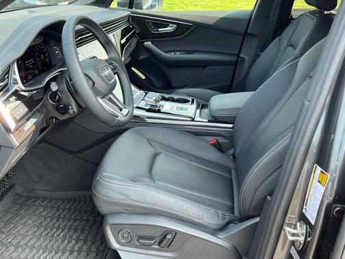 2025 Audi Q7 45 Premium Plus
