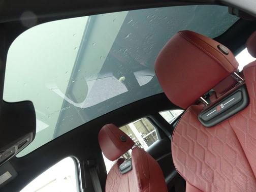 Mythos Black Metallic 2025 Audi S6 e-tron Premium Plus